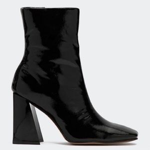 Patent leather bootie